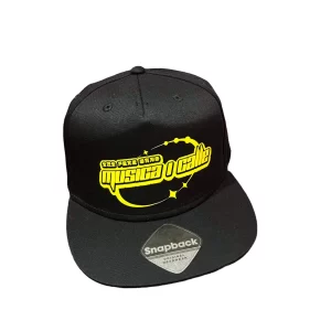 Gorra-visera-plana-color-negro-amarillo-unisex-estilo-streetwear-urbano-musica-i-calle-lilper